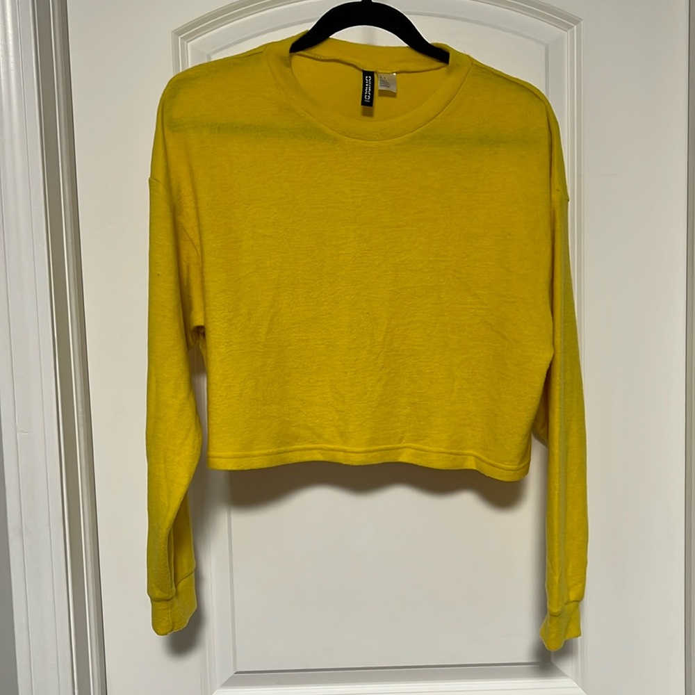Yellow cropped lightweight sweater. Super soft. Size S.